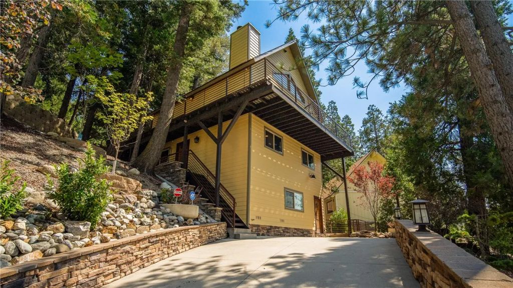26947 Tunnel Drive, Lake Arrowhead, CA 92352
