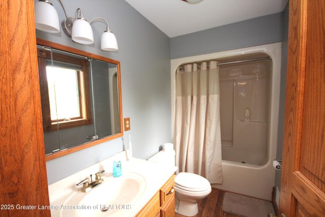 11723 W Andre Drive, Grand Ledge, MI 48837