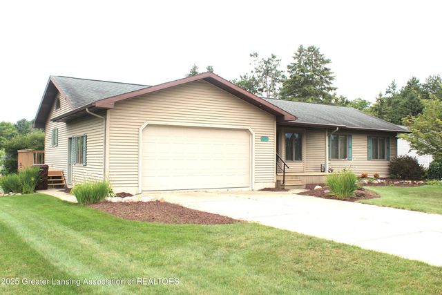 11723 W Andre Drive, Grand Ledge, MI 48837