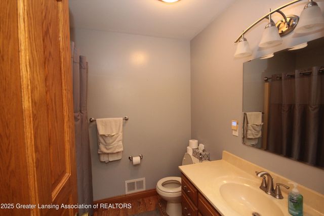 11723 W Andre Drive, Grand Ledge, MI 48837