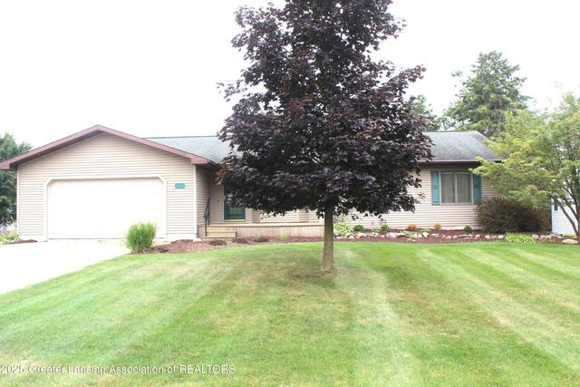 11723 W Andre Drive, Grand Ledge, MI 48837