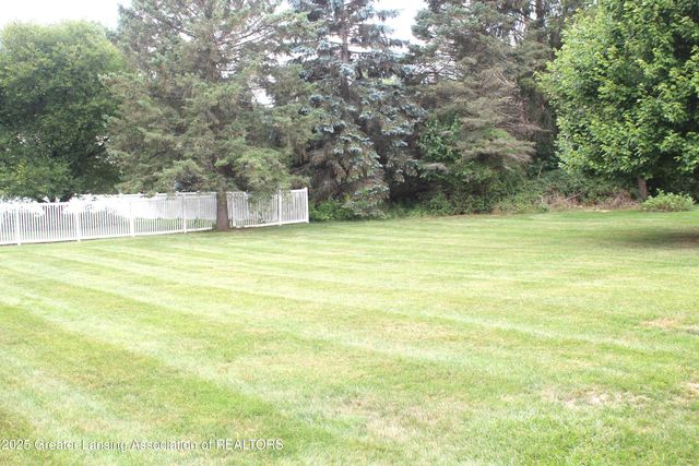 11723 W Andre Drive, Grand Ledge, MI 48837