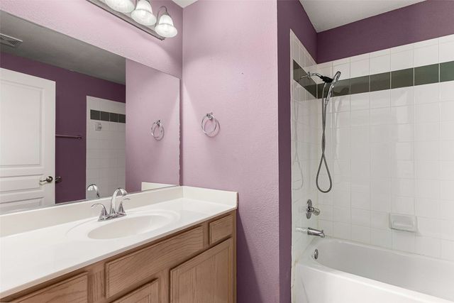 832 Beechcraft Avenue, Grand Prairie, TX 75051