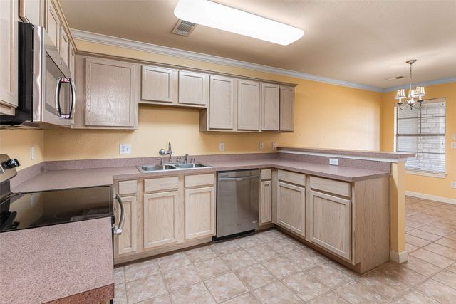 832 Beechcraft Avenue, Grand Prairie, TX 75051