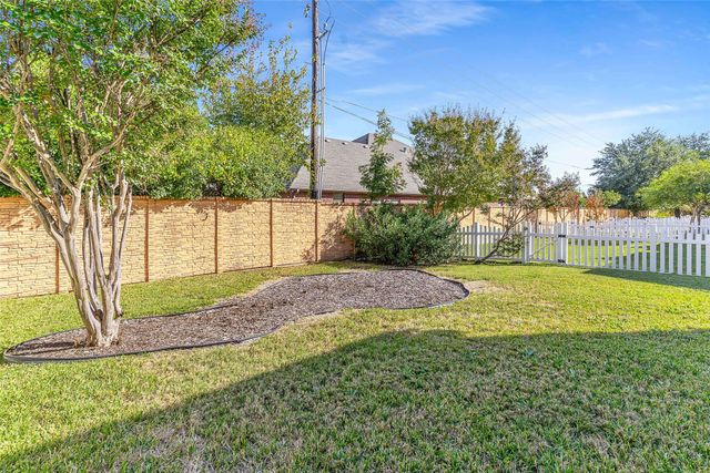 832 Beechcraft Avenue, Grand Prairie, TX 75051