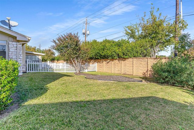 832 Beechcraft Avenue, Grand Prairie, TX 75051