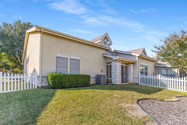 832 Beechcraft Avenue, Grand Prairie, TX 75051