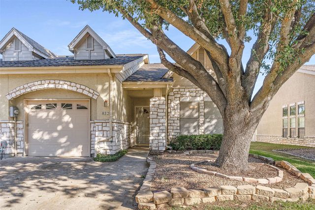 832 Beechcraft Avenue, Grand Prairie, TX 75051