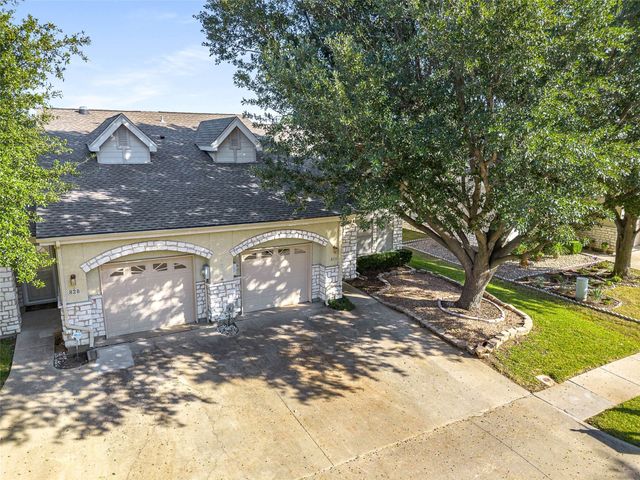 832 Beechcraft Avenue, Grand Prairie, TX 75051