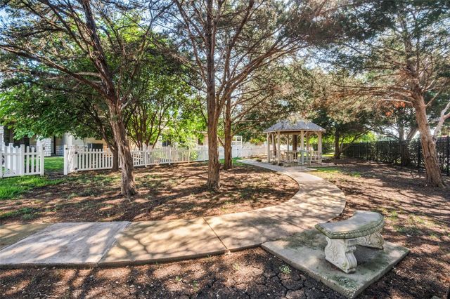 832 Beechcraft Avenue, Grand Prairie, TX 75051