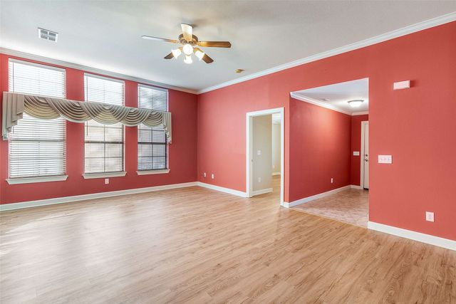 832 Beechcraft Avenue, Grand Prairie, TX 75051