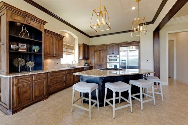 14105 Nicklaus Drive, Overland Park, KS 66223
