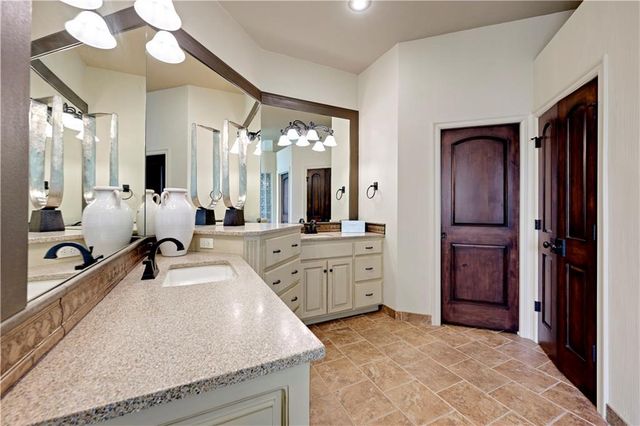 14105 Nicklaus Drive, Overland Park, KS 66223