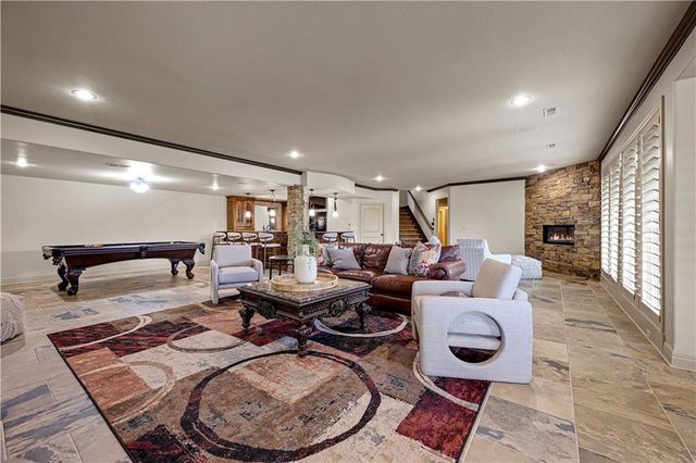 14105 Nicklaus Drive, Overland Park, KS 66223