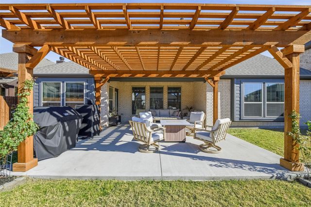 222 Lakewood Lane, Ponder, TX 76259