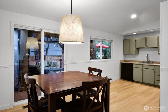 12419 NE 107th Place, Kirkland, WA 98033