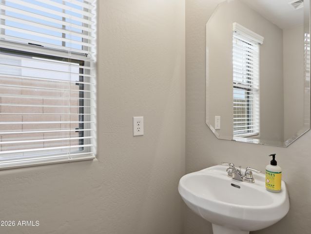 2472 E BOSTON Street, Gilbert, AZ 85295