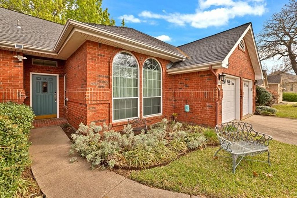 504 Anthony Drive, Euless, TX 76039