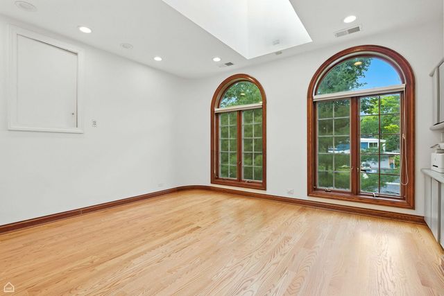 260 Beech Street, Highland Park, IL 60035