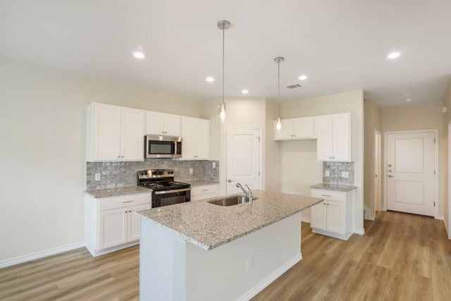 515 War Admiral DR A & B, Jarrell, TX 76537