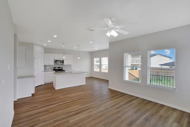 515 War Admiral DR A & B, Jarrell, TX 76537