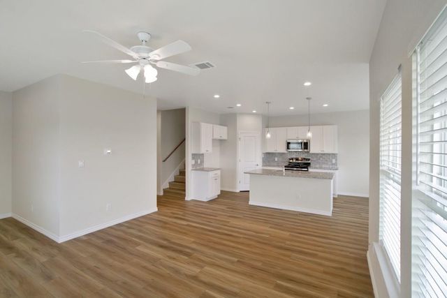 515 War Admiral DR A & B, Jarrell, TX 76537