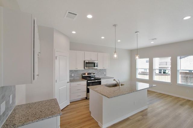 515 War Admiral DR A & B, Jarrell, TX 76537