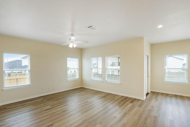 515 War Admiral DR A & B, Jarrell, TX 76537