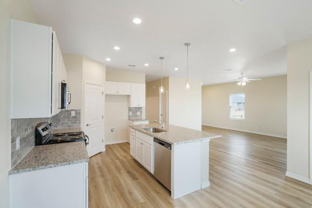 515 War Admiral DR A & B, Jarrell, TX 76537