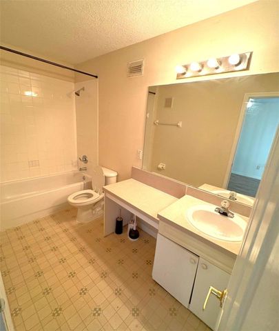 825 WASHINGTON PALM LOOP Lockout Unit B, Davenport, FL 33897