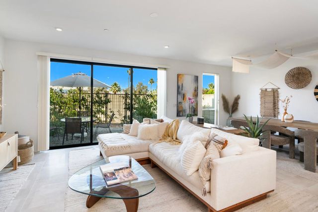 318 Huddle Springs Way, Palm Springs, CA 92264