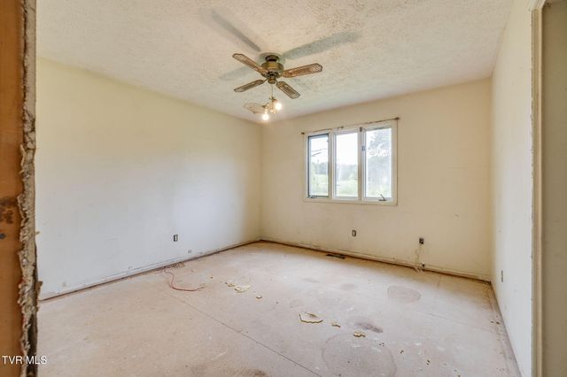 1556 Mill Creek Road, Fall Branch, TN 37656