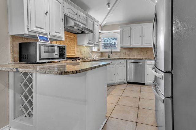 622 Stone Canyon Drive, Irving, TX 75063