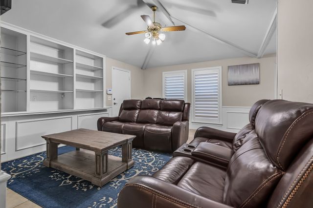 622 Stone Canyon Drive, Irving, TX 75063