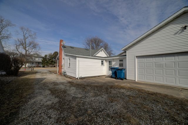 555 E Mulberry Street, Watseka, IL 60970