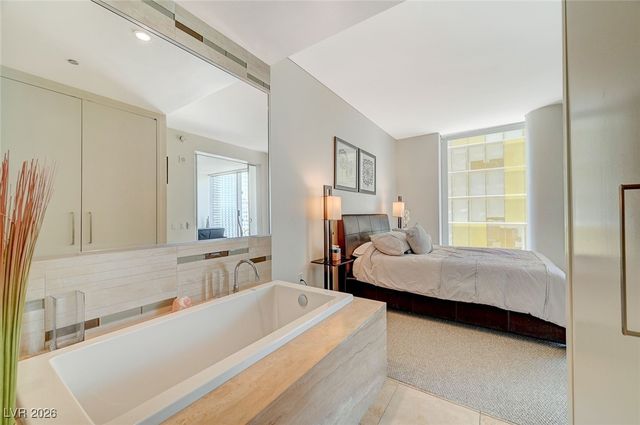 3722 Las Vegas Boulevard 2010, Las Vegas, NV 89158