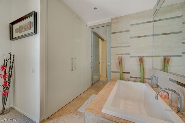 3722 Las Vegas Boulevard 2010, Las Vegas, NV 89158