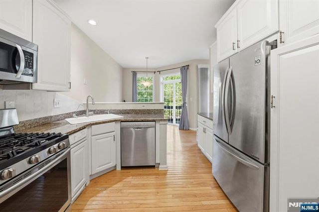 5 Pheasant Run, Old Tappan, NJ 07675