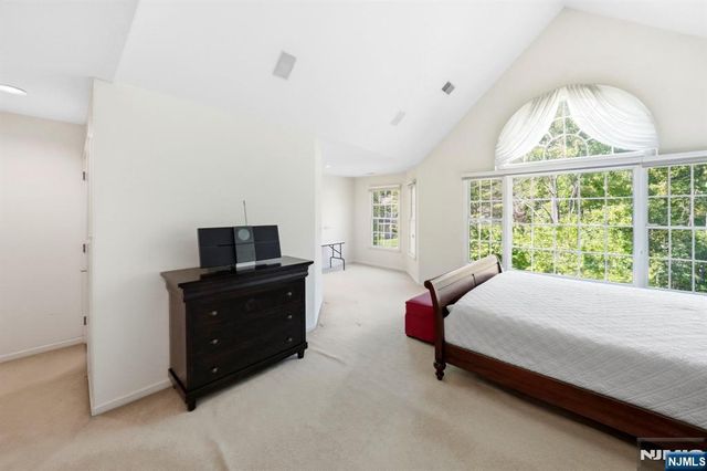 5 Pheasant Run, Old Tappan, NJ 07675