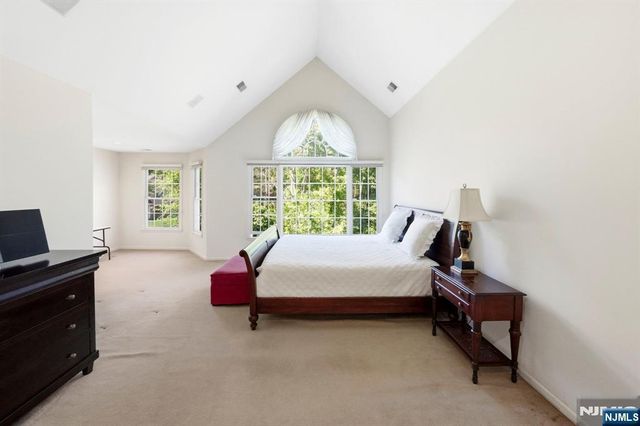 5 Pheasant Run, Old Tappan, NJ 07675