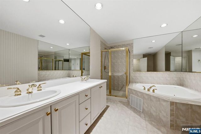 5 Pheasant Run, Old Tappan, NJ 07675