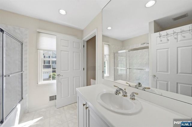 5 Pheasant Run, Old Tappan, NJ 07675