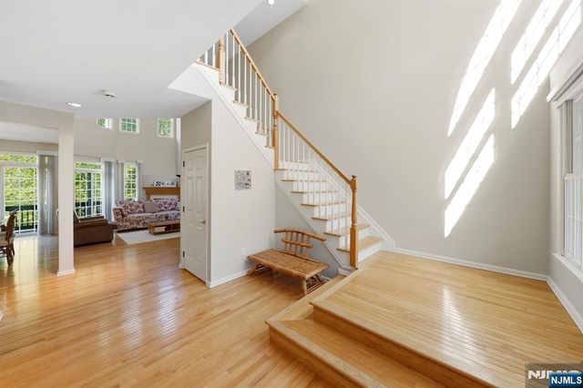 5 Pheasant Run, Old Tappan, NJ 07675