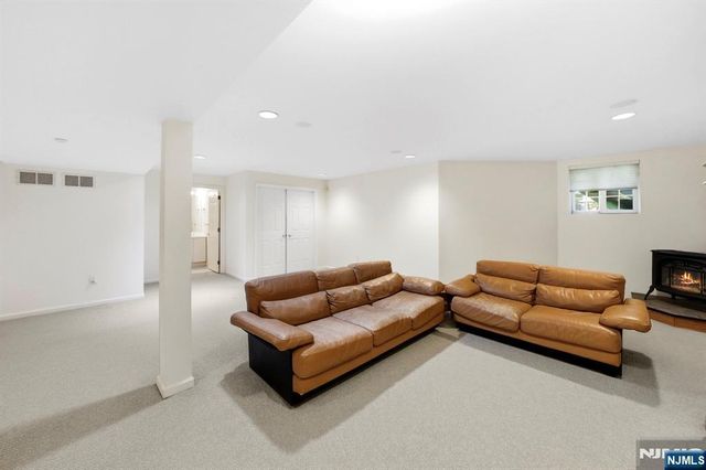 5 Pheasant Run, Old Tappan, NJ 07675
