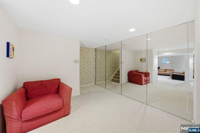 5 Pheasant Run, Old Tappan, NJ 07675