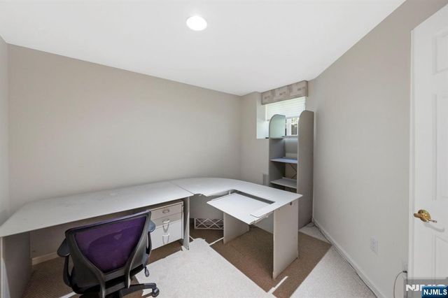 5 Pheasant Run, Old Tappan, NJ 07675