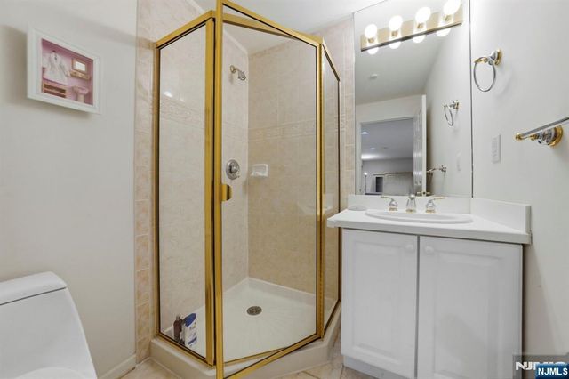 5 Pheasant Run, Old Tappan, NJ 07675
