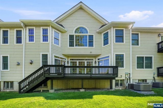 5 Pheasant Run, Old Tappan, NJ 07675