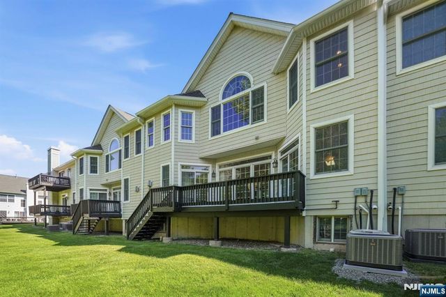 5 Pheasant Run, Old Tappan, NJ 07675
