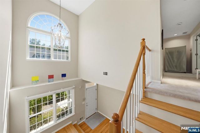 5 Pheasant Run, Old Tappan, NJ 07675